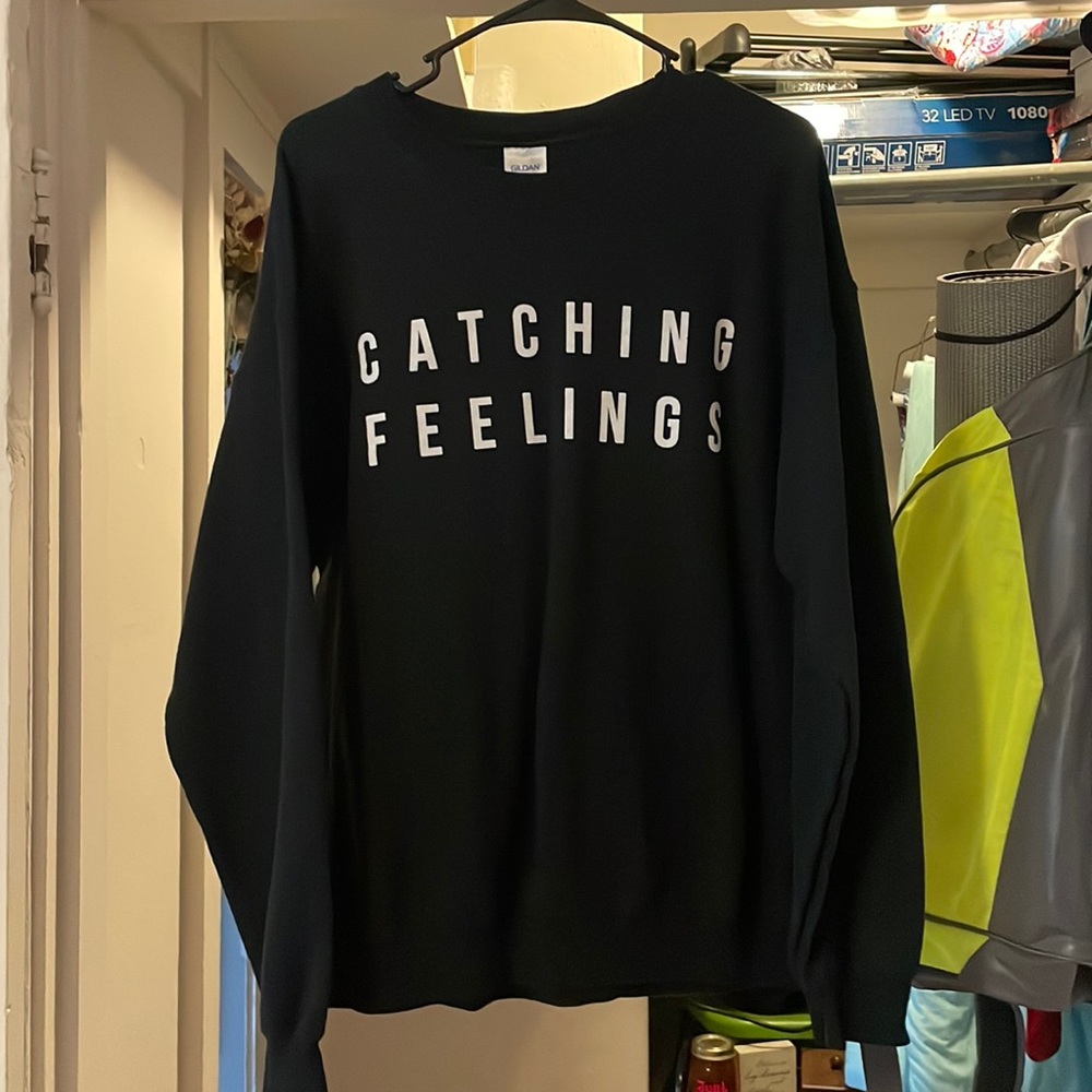 Black “catching feelings” graphic sweatshirt. Size large. Cotton Great condition